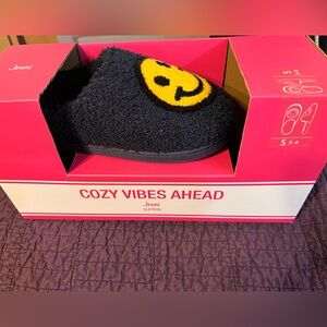 NWT! Jenni Women Slippers